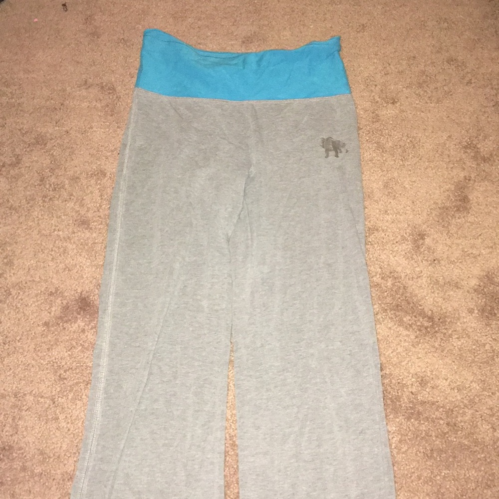 Comfortable gray yoga pants